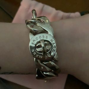 Thick silver chain bracelet with twist clasp